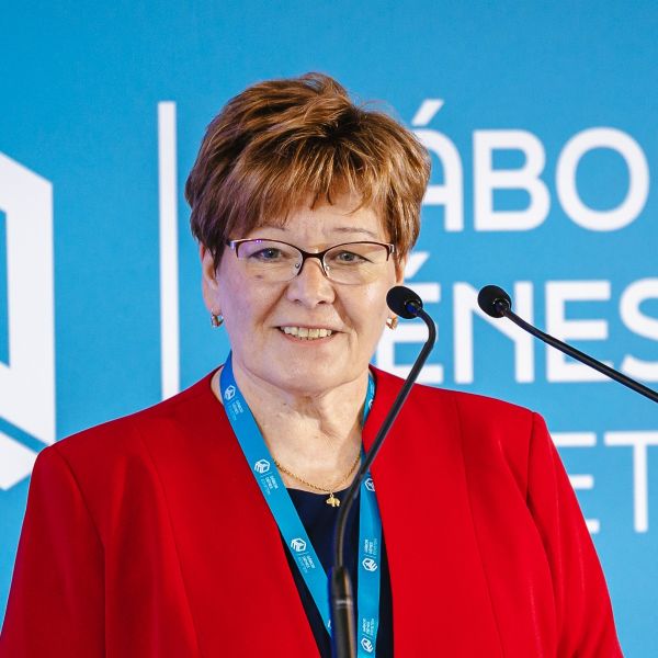 Dr. Zimányi Krisztina Dr. Zimányi Krisztina