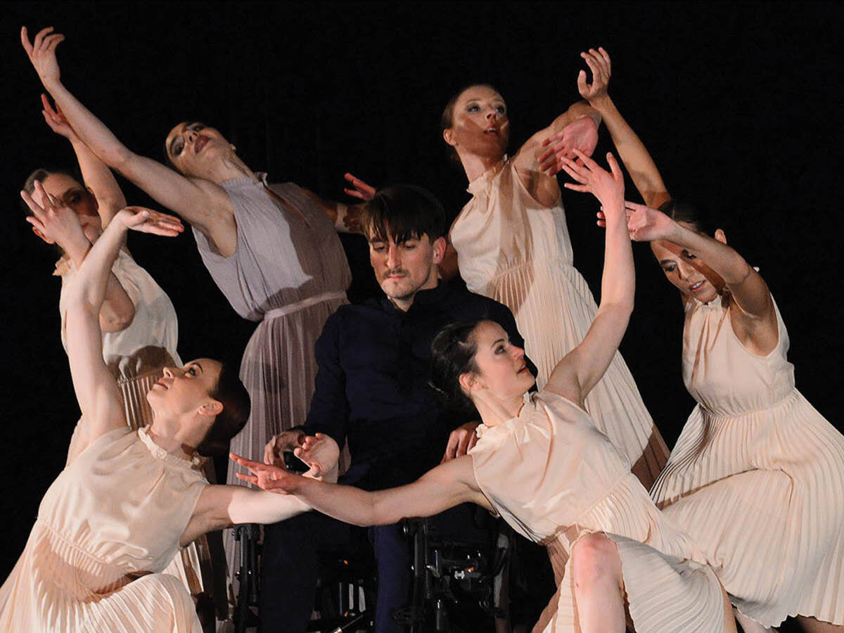 Testbe zárt Ima-Horváth Renátó Production fotó