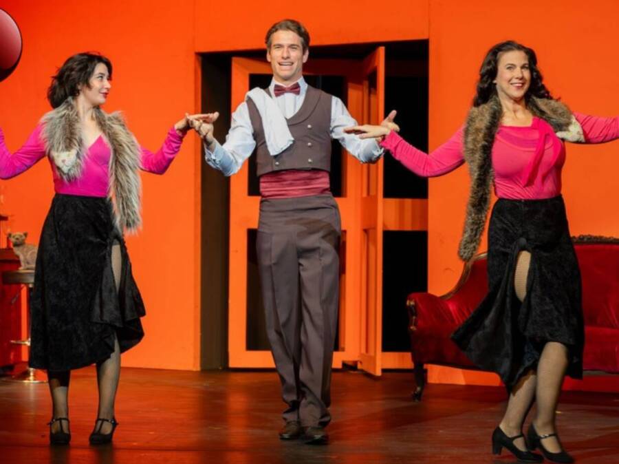 Zsákbamacska – Újszínház