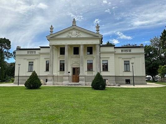 Félre tőlem búbánat! – a sárbogárdi Huszics Vendel kórus előadása a Lenck-villában Félre tőlem búbánat! – a sárbogárdi Huszics Vendel kórus előadása a Lenck-villában fotó